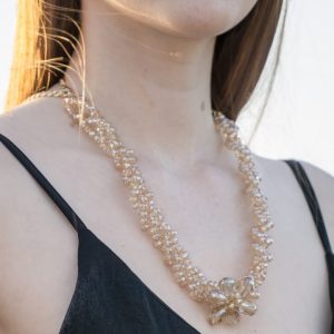 Collar de perlas del exilio