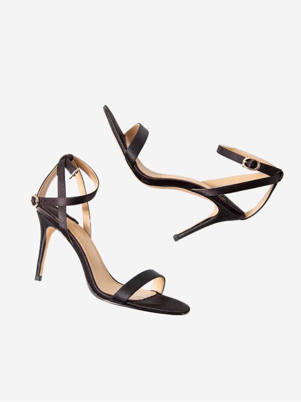 Zapatos negros de tacones altos